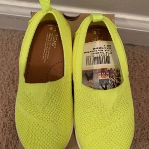 Tom’s toddler classic Neon Yellow!  New with box